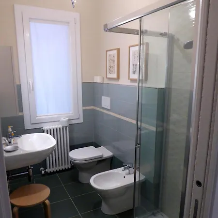 Tranquillo E Confortevole Nella Piu Autentica דירה ונציה