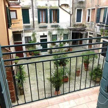 Tranquillo E Confortevole Nella Piu Autentica Lägenhet *